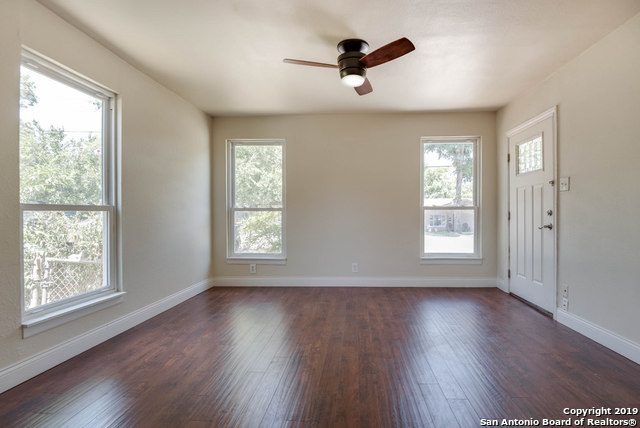Image 4 of 22 For 2122 Wildwood Dr W