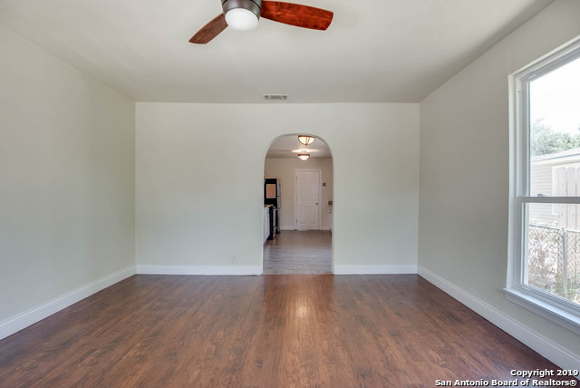 Image 5 of 22 For 2122 Wildwood Dr W