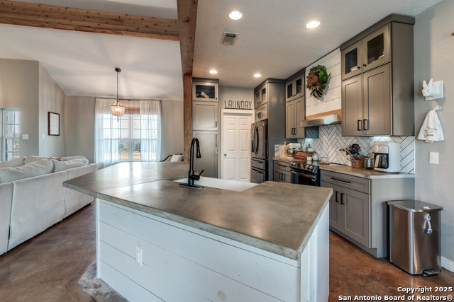 Image 14 of 31 For 2425 Oak Valley