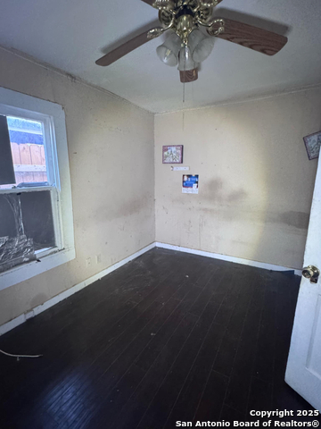 Image 5 of 9 For 910 Green  