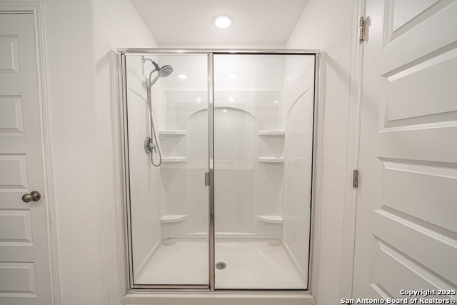 Listing photo id 14 for 4422 Chandler Rd 20
