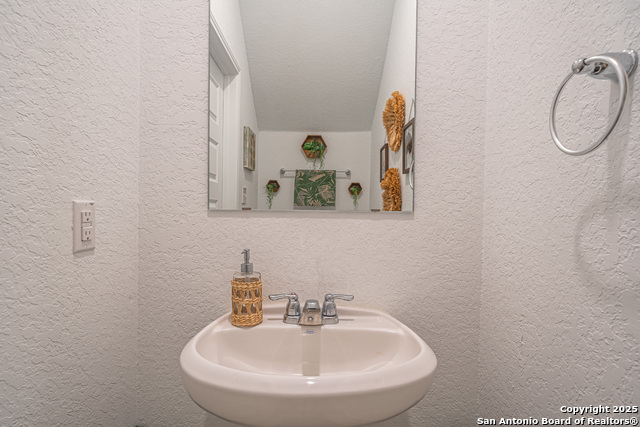 Listing photo id 23 for 4422 Chandler Rd 20