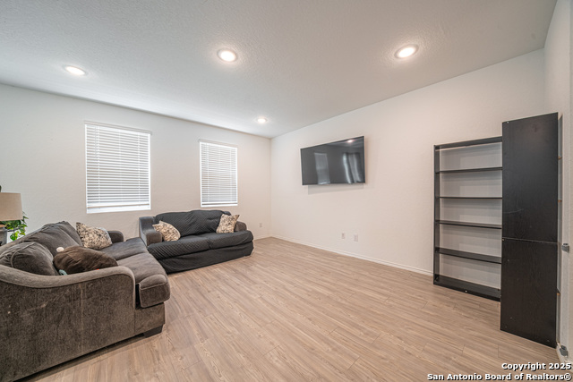 Listing photo id 2 for 4422 Chandler Rd 20