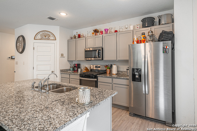 Listing photo id 5 for 4422 Chandler Rd 20
