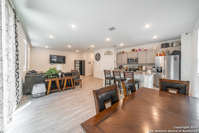 Listing photo id 7 for 4422 Chandler Rd 20