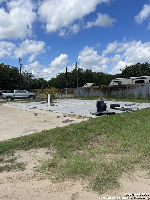 Listing photo id 2 for 16761 State Highway 16