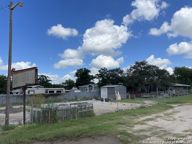 Listing photo id 3 for 16761 State Highway 16
