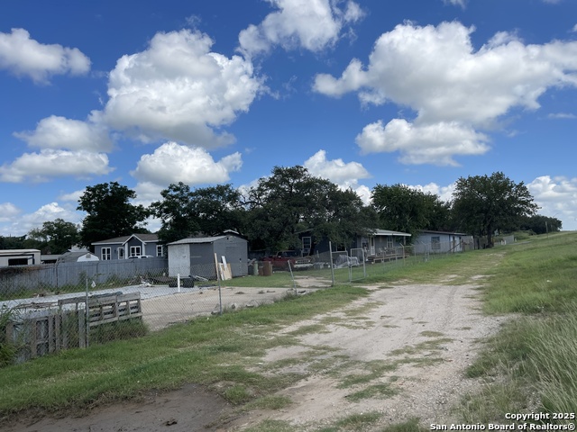 Listing photo id 4 for 16761 State Highway 16