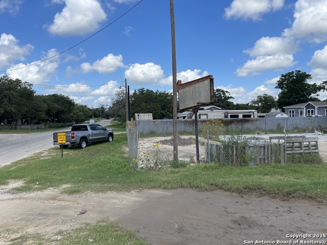 Listing photo id 5 for 16761 State Highway 16
