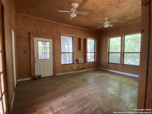 Listing photo id 8 for 559 Highland Blvd W