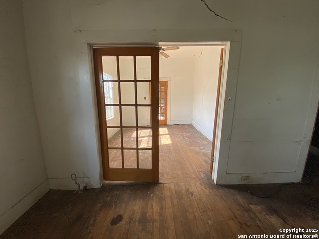 Listing photo id 4 for 559 Highland Blvd W