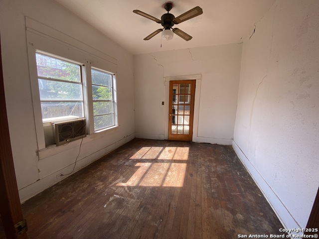 Listing photo id 5 for 559 Highland Blvd W