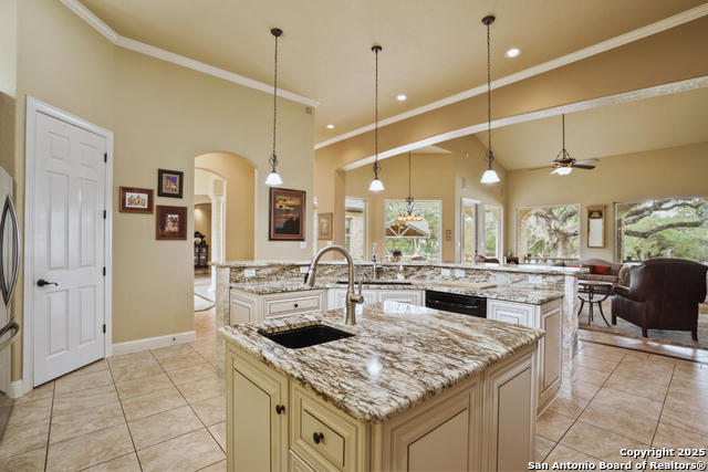 Listing photo id 8 for 303 Havenhurst
