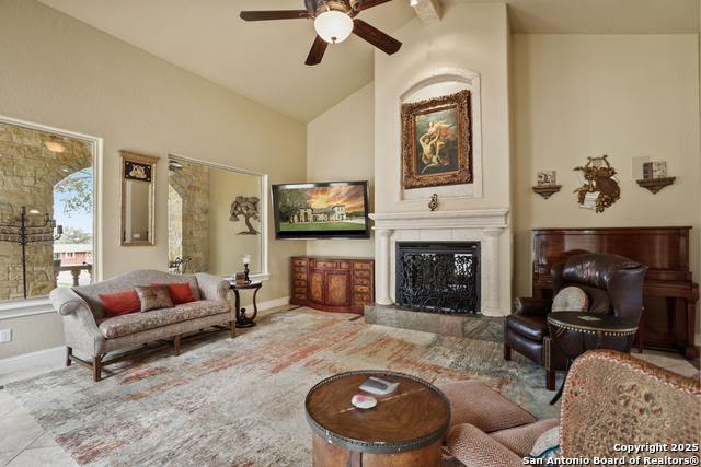 Listing photo id 9 for 303 Havenhurst
