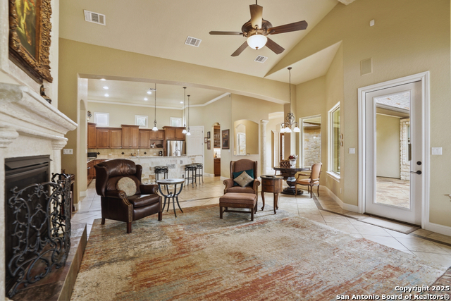 Listing photo id 10 for 303 Havenhurst
