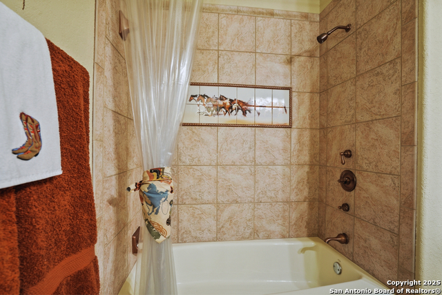 Listing photo id 23 for 303 Havenhurst