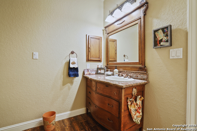 Listing photo id 24 for 303 Havenhurst