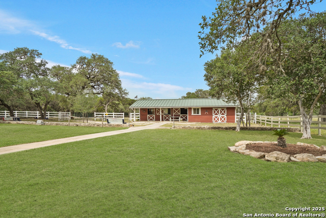 Listing photo id 31 for 303 Havenhurst