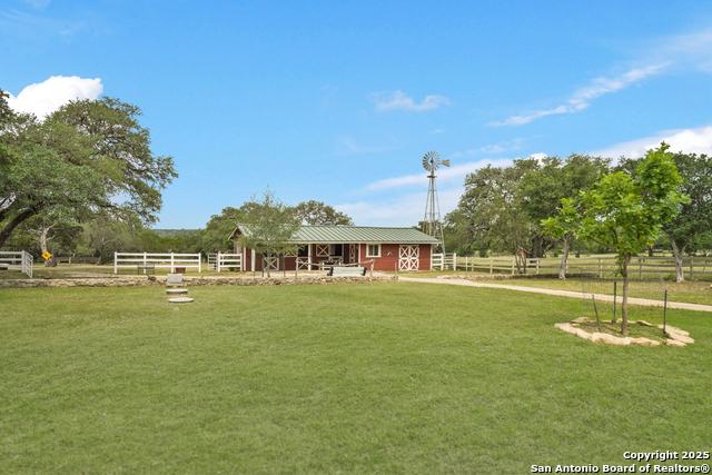 Listing photo id 32 for 303 Havenhurst