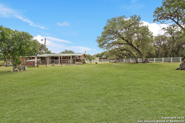 Listing photo id 35 for 303 Havenhurst