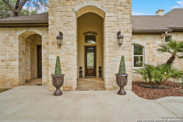 Listing photo id 2 for 303 Havenhurst