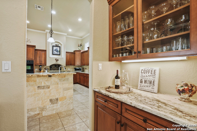 Listing photo id 5 for 303 Havenhurst