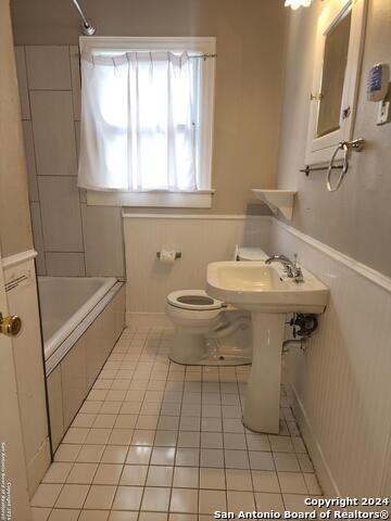 Image 12 of 17 For 1546 Rosewood Ave W