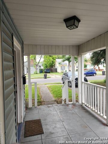 Image 4 of 17 For 1546 Rosewood Ave W