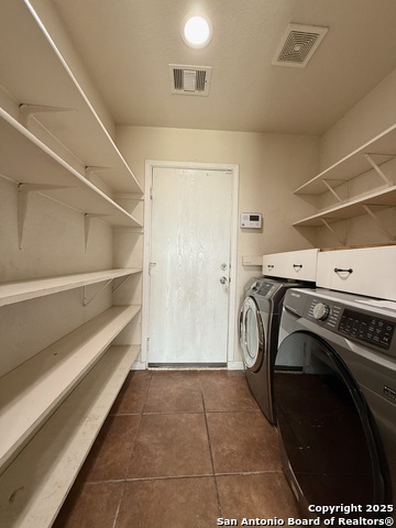 Listing photo id 8 for 6118 Kensinger Pass