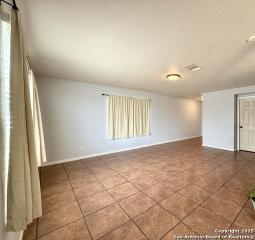 Listing photo id 11 for 6118 Kensinger Pass