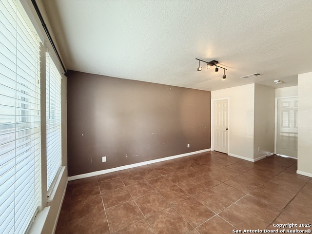 Listing photo id 13 for 6118 Kensinger Pass