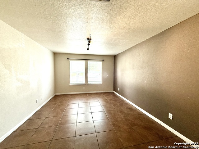 Listing photo id 14 for 6118 Kensinger Pass