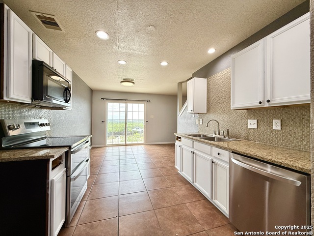Listing photo id 2 for 6118 Kensinger Pass