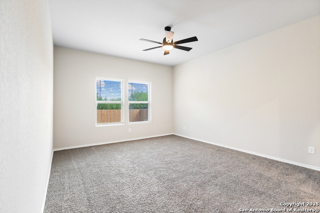 Listing photo id 9 for 304 Saddle Dawn