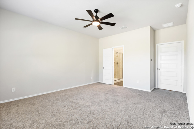 Listing photo id 10 for 304 Saddle Dawn