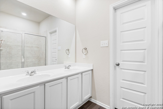 Listing photo id 11 for 304 Saddle Dawn