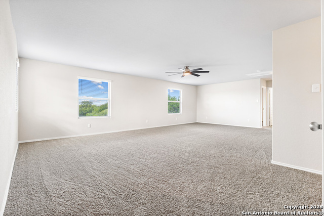 Listing photo id 14 for 304 Saddle Dawn