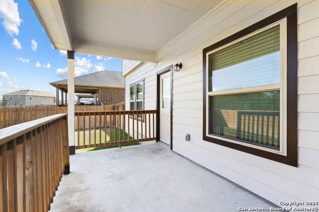 Listing photo id 22 for 304 Saddle Dawn