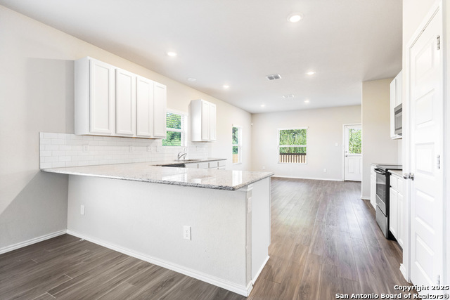 Listing photo id 6 for 304 Saddle Dawn