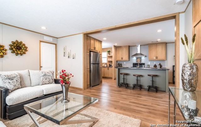 Image 4 of 13 For 703 Private Road 1501