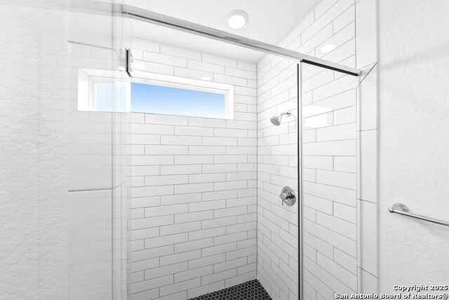 Image 20 of 37 For 5843 Whitby Unit 3