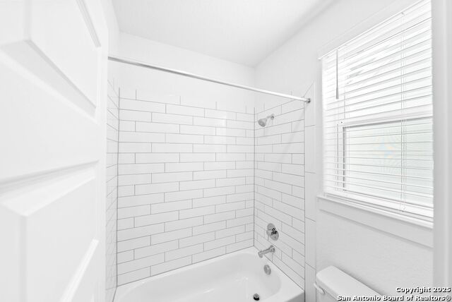 Image 24 of 37 For 5843 Whitby Unit 3