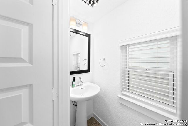 Image 28 of 37 For 5843 Whitby Unit 3