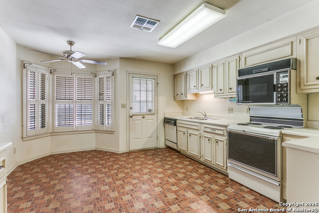 Image 5 of 18 For 2611 Eisenhauer  1103