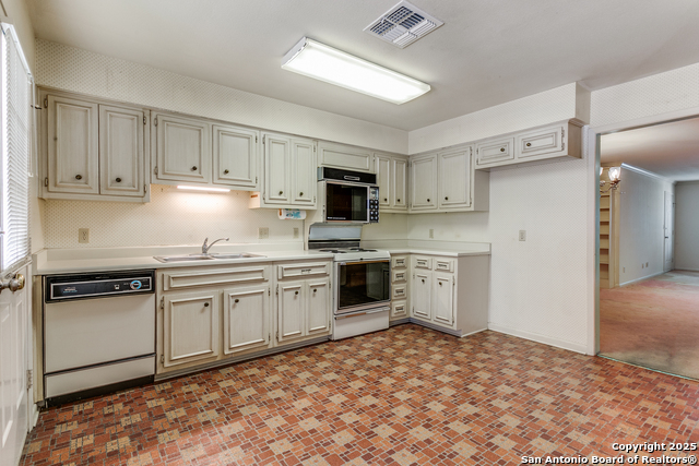 Image 6 of 18 For 2611 Eisenhauer  1103