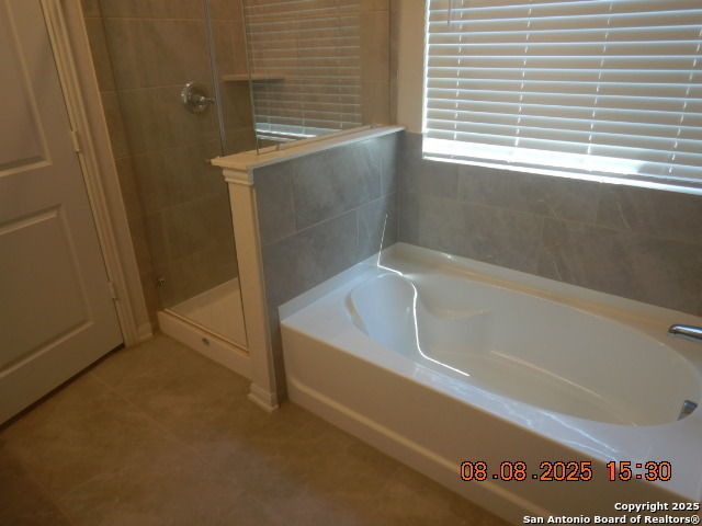 Listing photo id 13 for 4502 Westbourne Way