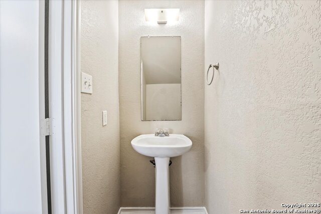 Listing photo id 20 for 3230 Old Coach