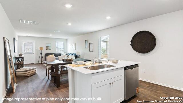 Listing photo id 10 for 12527 Ivory Pkwy