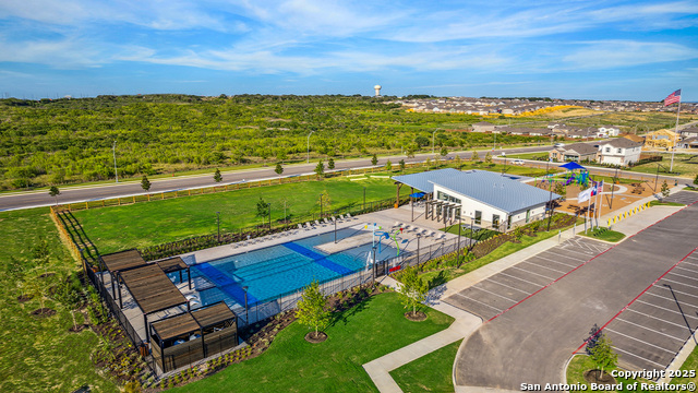 Listing photo id 33 for 12527 Ivory Pkwy