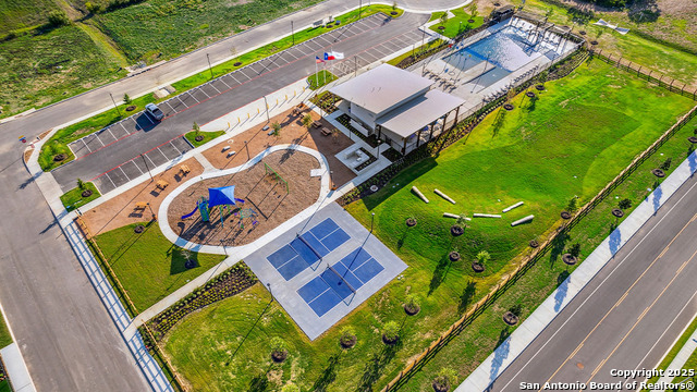 Listing photo id 37 for 12527 Ivory Pkwy